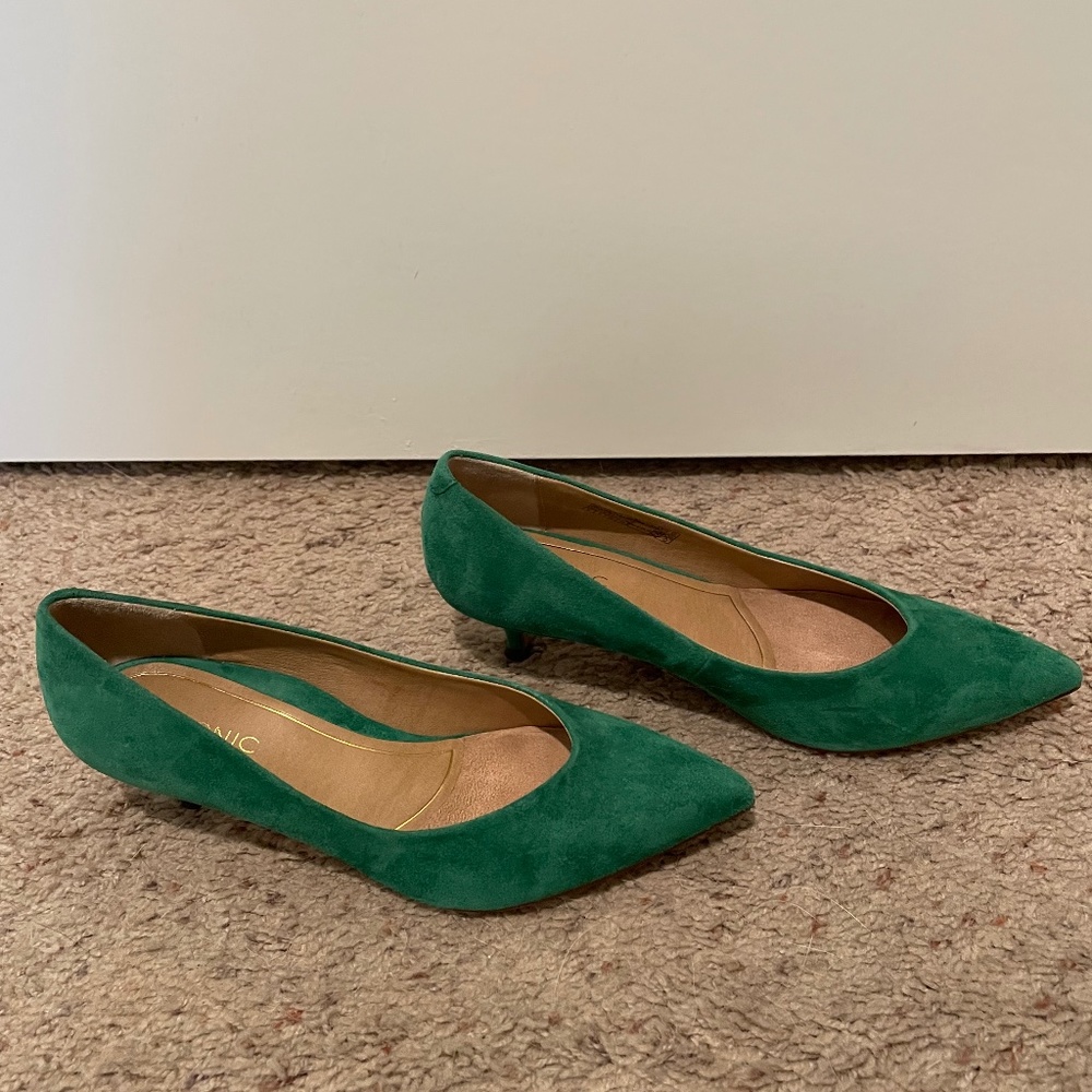 Vionic Kitten Heel Pump